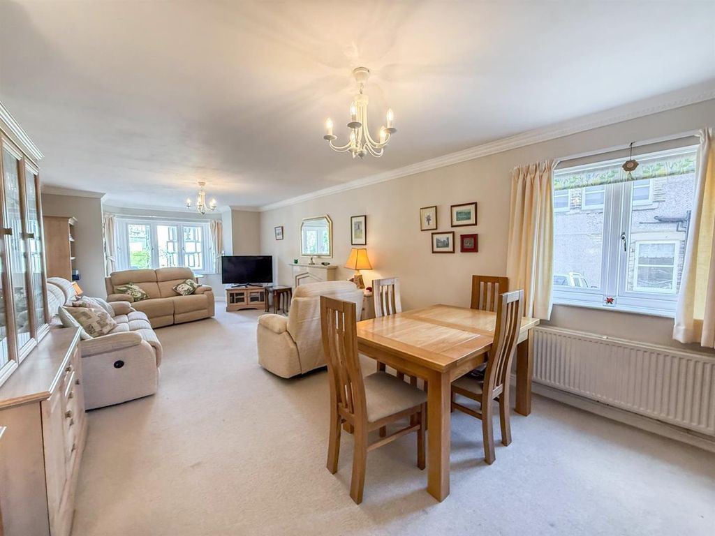 Additional image 2 of 2 bed flat for salePark Road, Buxton SK17