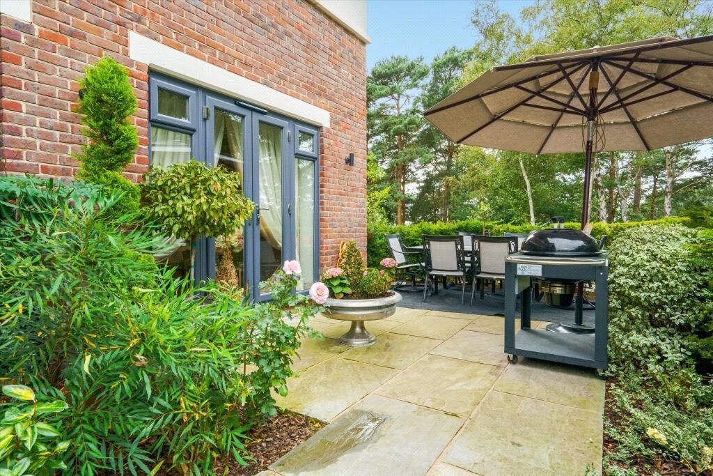 Additional image 3 of 2 bed flat for saleKings Ridge, Golf Drive, Camberley, Surrey GU15