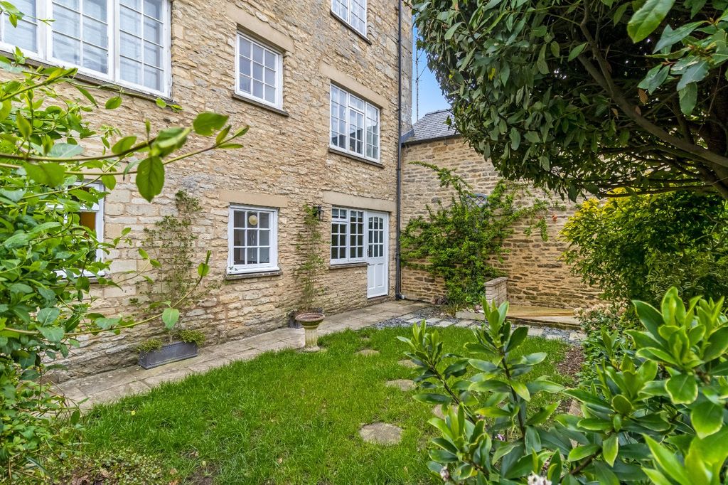 Additional image 14 of 2 bed flat for saleLondon Road, Cirencester, Gloucestershire GL7