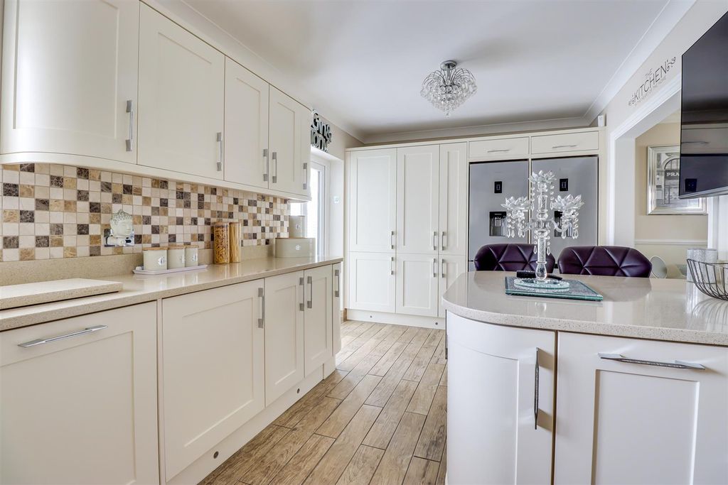Additional image 8 of 4 bed detached house for saleBarbara Avenue, Canvey Island SS8
