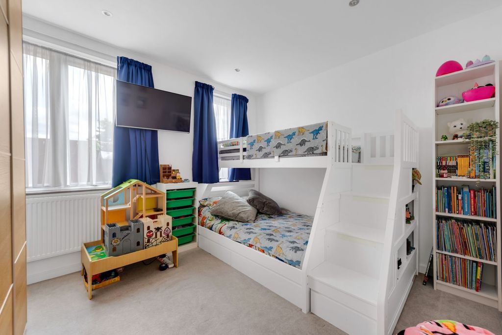 Additional image 7 of 2 bed flat for saleMontrose House, Hanworth Lane, Chertsey, Surrey KT16