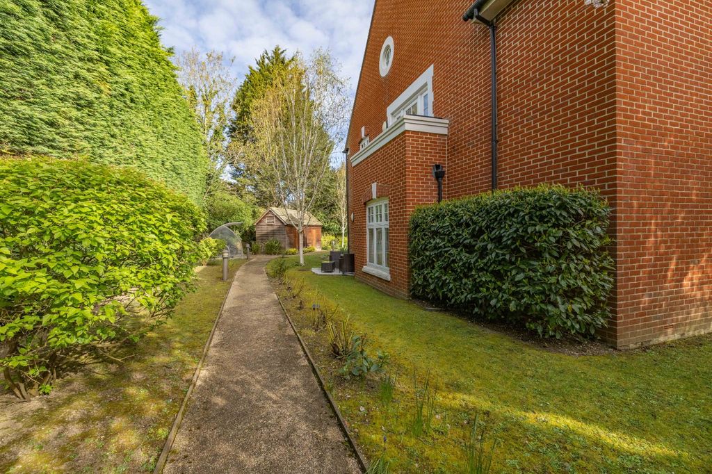 Additional image 11 of 2 bed flat for sale38 New Dover Road, Canterbury CT1