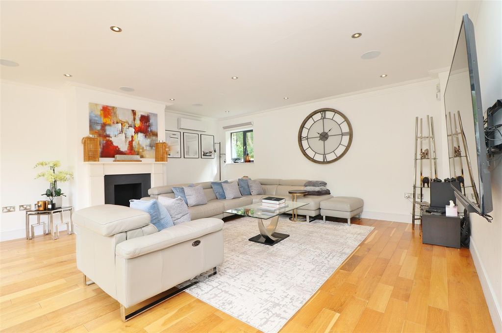 Additional image 2 of 4 bed detached house for saleSandy Lane, Bushey WD23