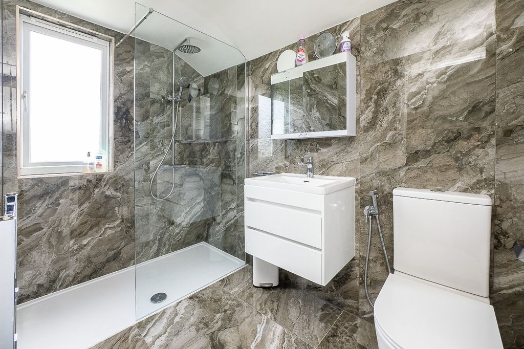 Additional image 19 of 7 bed detached house for saleVincent Avenue, Carshalton SM5