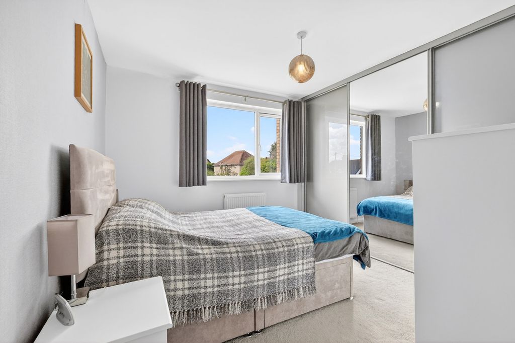 Additional image 11 of 2 bed flat for saleHigh Street, Hadleigh SS7