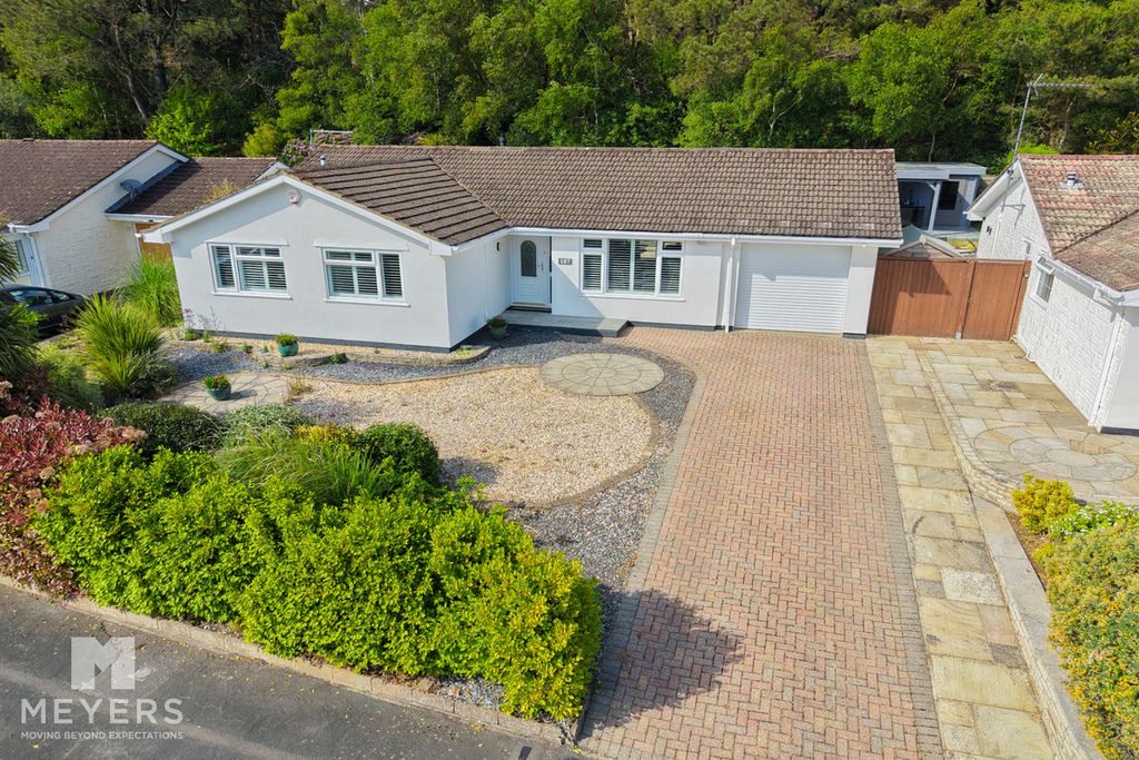 3 bed detached bungalow for saleHillside Drive, Christchurch, 2 BH23