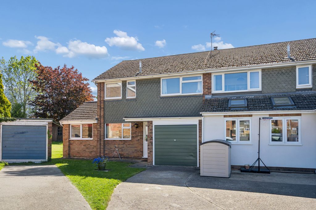 3 bed semi-detached house for saleHunters Point, Chinnor, Oxfordshire OX39