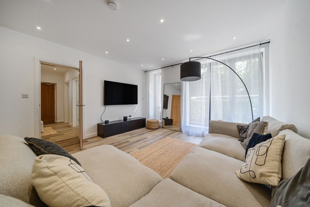 Additional image 12 of 2 bed flat for saleSouthill Road, Chislehurst BR7