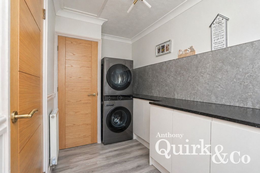 Additional image 17 of 4 bed detached house for salePrince William Avenue, Canvey Island SS8
