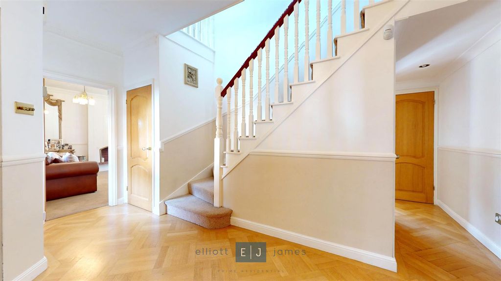 Additional image 4 of 5 bed detached house for saleMeadow Way, Chigwell IG7