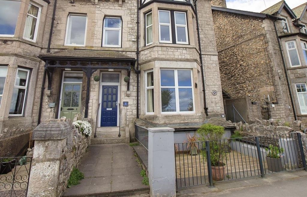 1 bed flat for saleThe Promenade, Arnside, Carnforth LA5