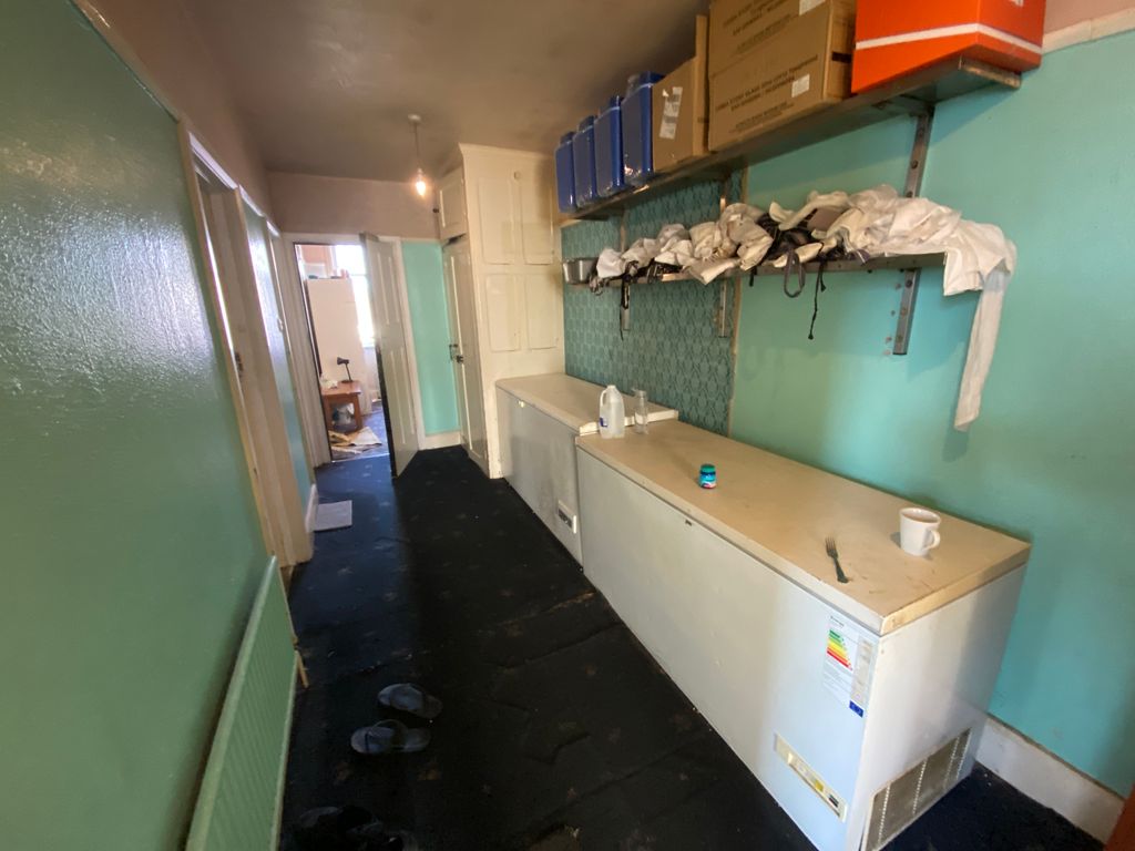 Additional image 2 of 3 bed flat for saleBargates, Christchurch BH23