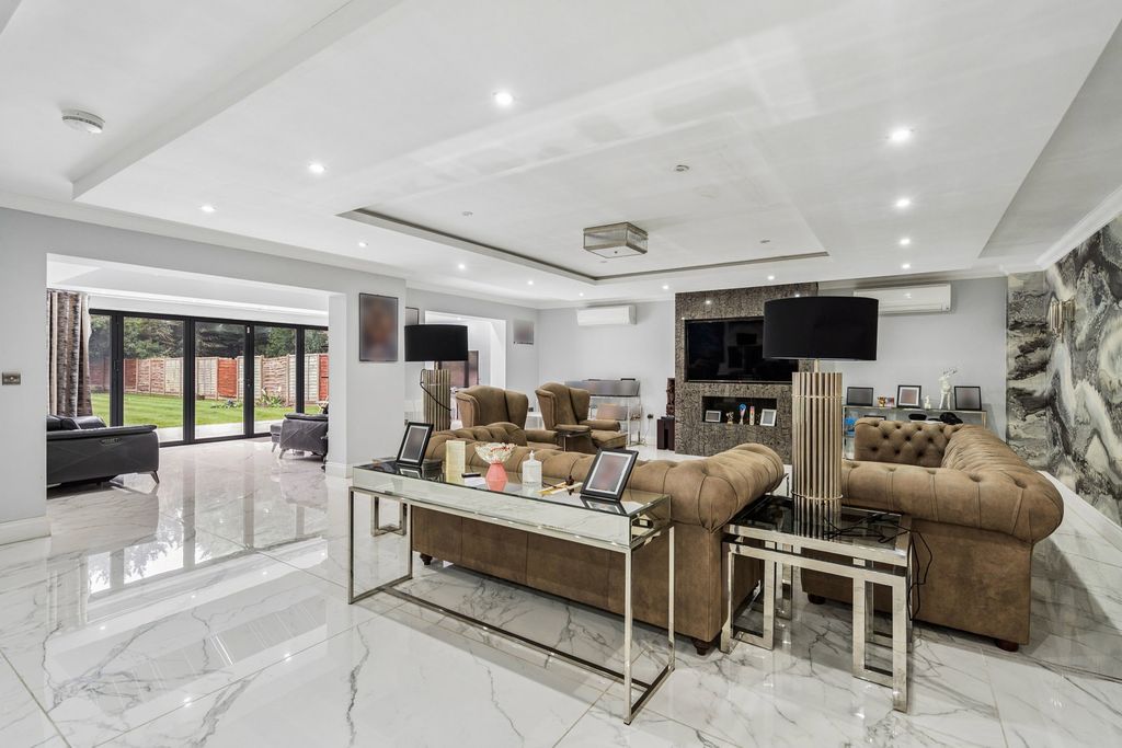 Additional image 2 of 5 bed detached house for saleHeathfield Road, Bushey WD23
