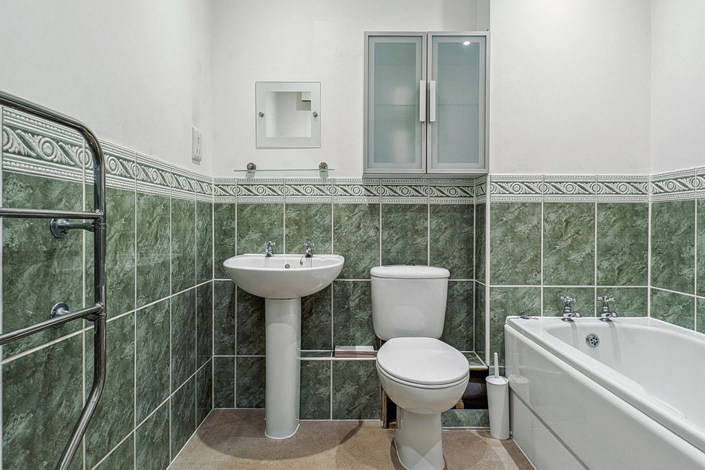 Additional image 15 of 2 bed flat for saleEast Street, Chesham HP5