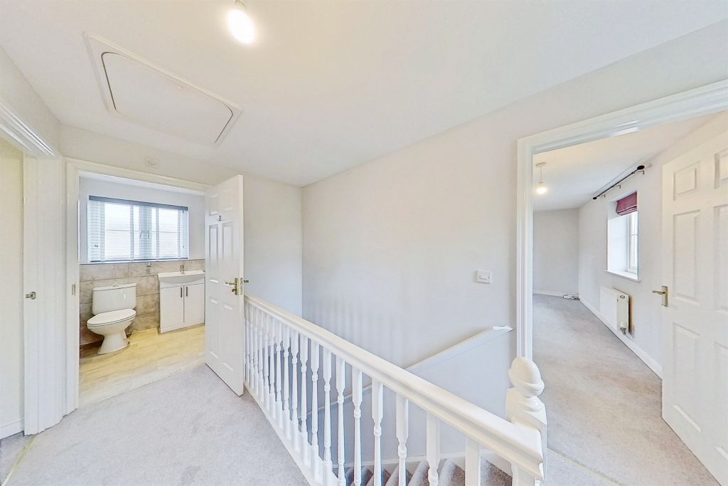 2 bed flat for saleNuthatch Road, Calne SN11 photo 3