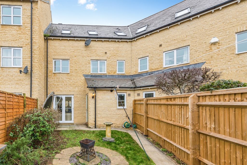 Additional image 15 of 5 bed terraced house for saleElmhurst Way, Carterton OX18