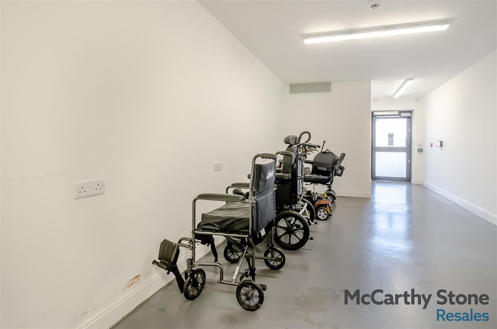 Additional image 22 of 1 bed flat for saleTrinity Road, Chipping Norton, Oxfordshire OX7