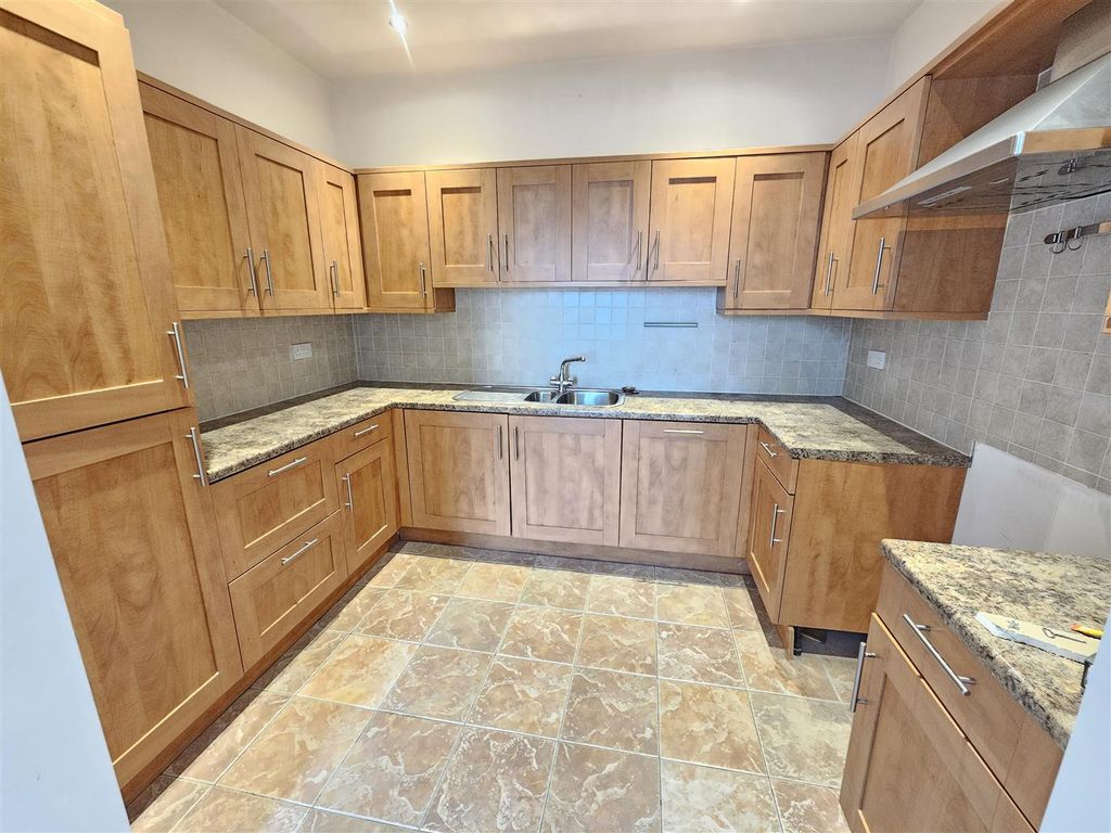 Additional image 2 of 2 bed flat for saleNewmarket Court, Tavistock PL19