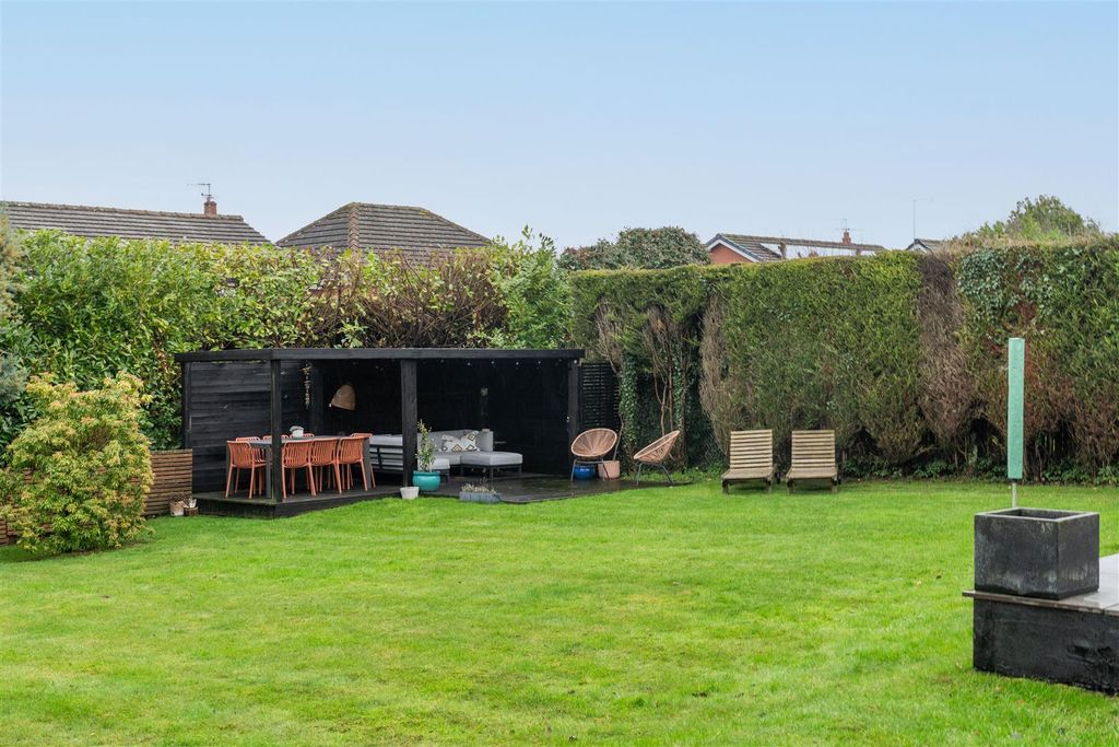 Additional image 49 of 4 bed detached house for saleWalton Back Lane, Walton, Chesterfield S42