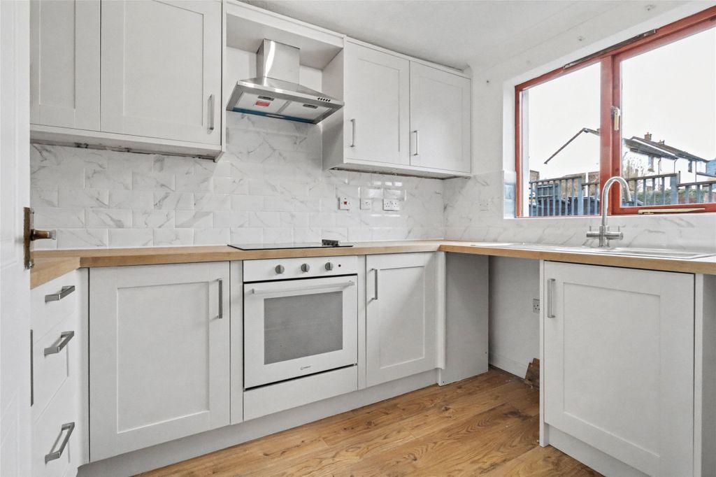 2 bed flat for saleOakwood Court, Brook Meadow, South Molton, Devon EX36
