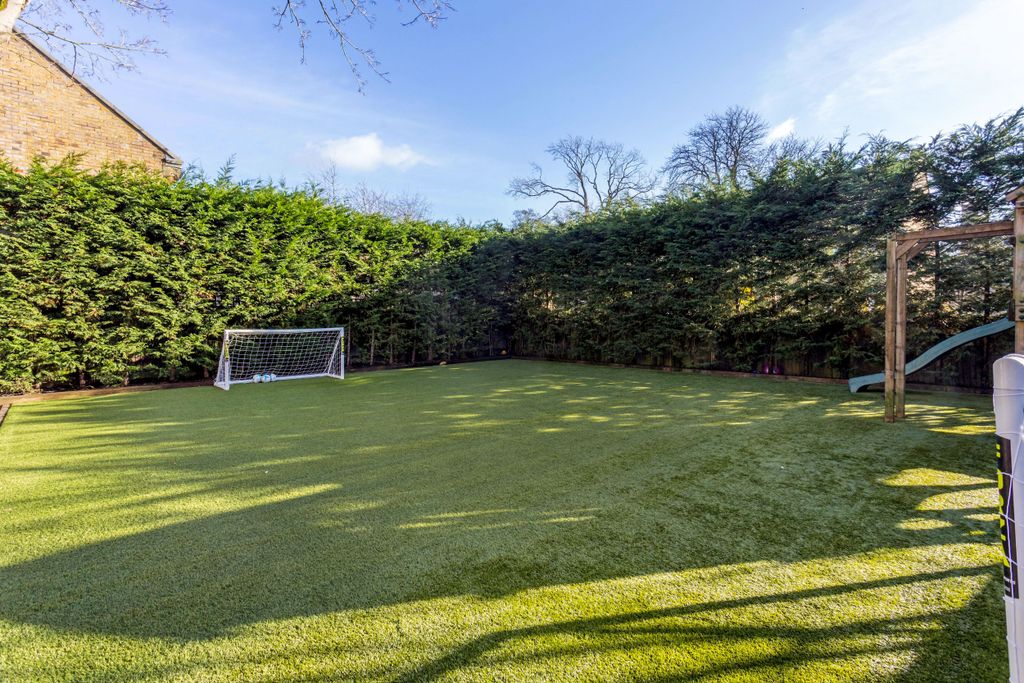 Additional image 18 of 5 bed detached house for saleGowrie Place, Caterham CR3
