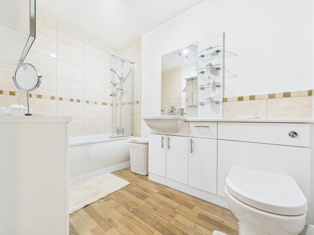 Additional image 4 of 3 bed flat for saleAvenue House, Park Road, Chesham, Buckinghamshire HP5