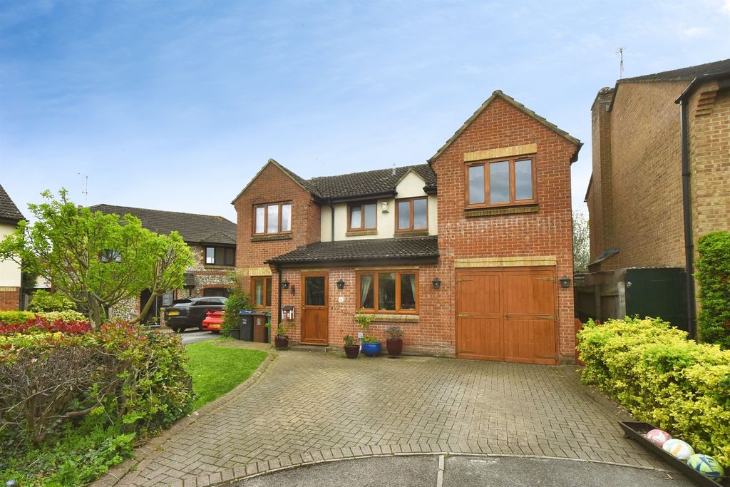 5 bed detached house for saleHazel Copse, Chippenham SN14