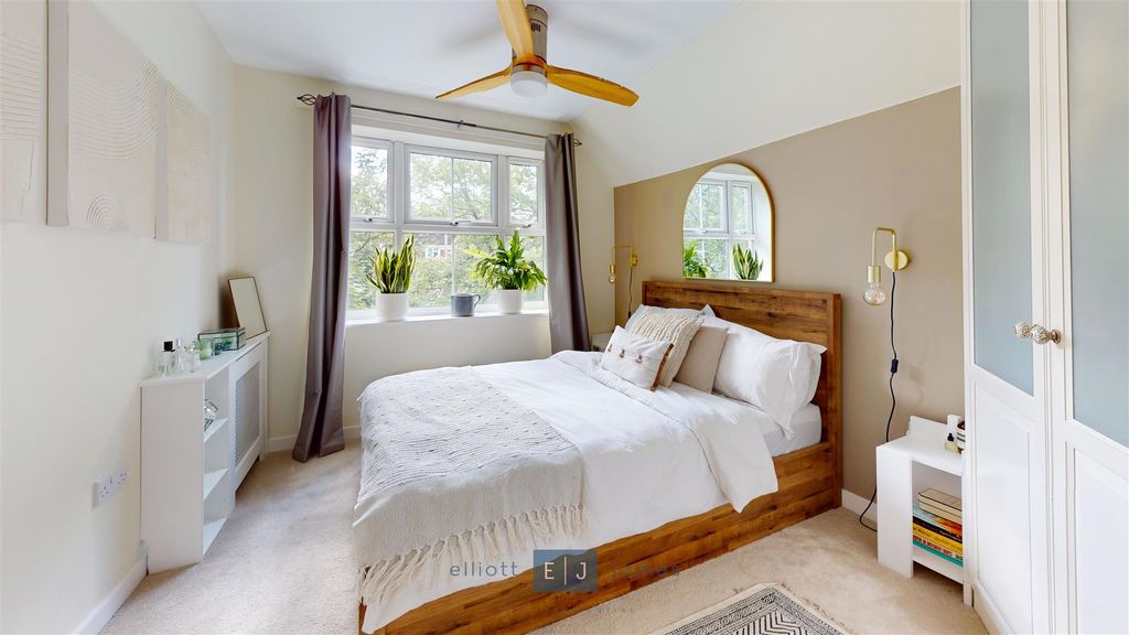 Additional image 9 of 2 bed flat for saleStag Lane, Buckhurst Hill IG9