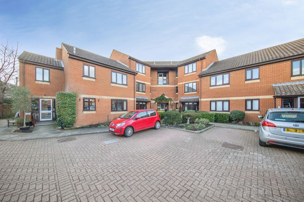 2 bed flat for saleWeavers Court, Sudbury CO10
