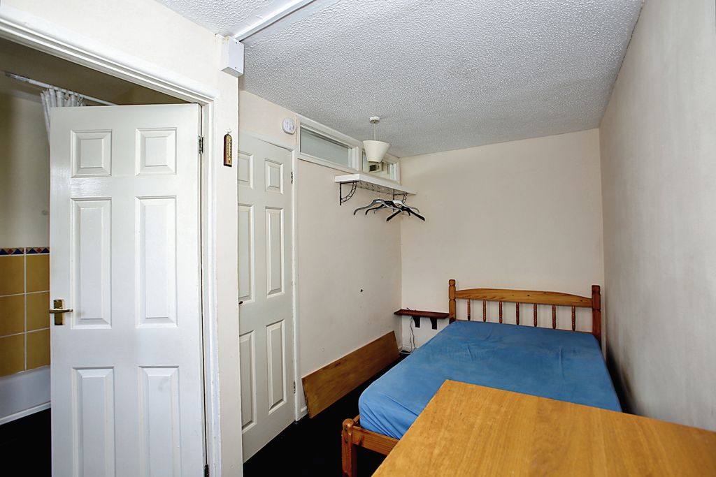 Additional image 9 of 1 bed flat for saleBubwith Close, Chard, Somerset TA20