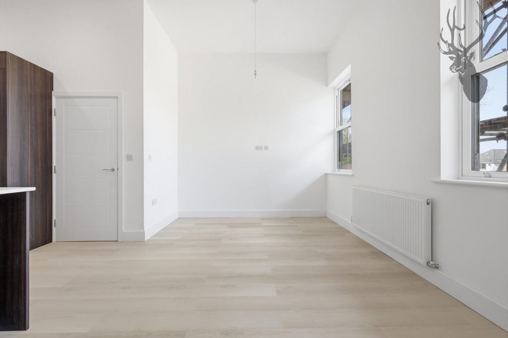 Additional image 3 of 2 bed flat for saleThe Oaks, Chigwell IG7