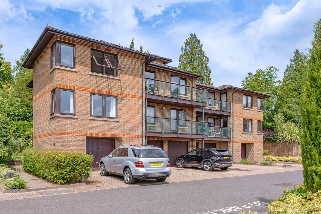 Additional image 5 of 5 bed flat for saleSt. Mary's Mount, Caterham CR3