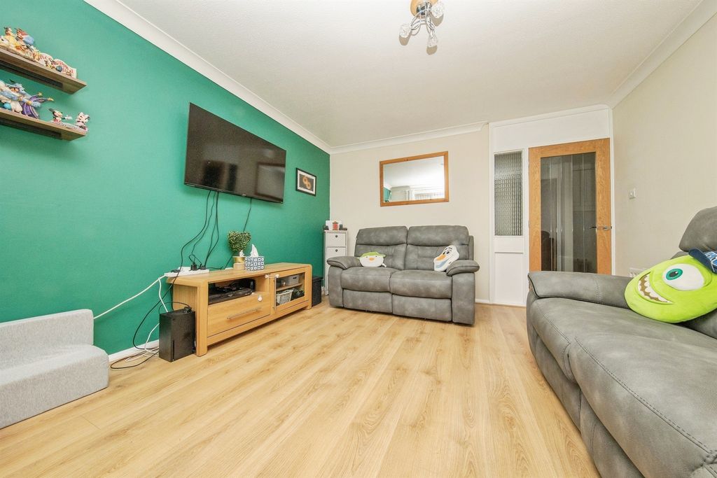 2 bed maisonette for saleDe Greys Close, Great Cornard, Sudbury CO10 photo 5