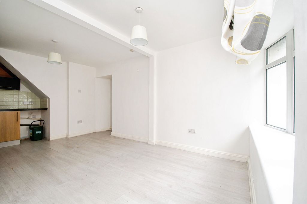 Additional image 11 of 1 bed flat for saleFore Street, Callington, Cornwall PL17
