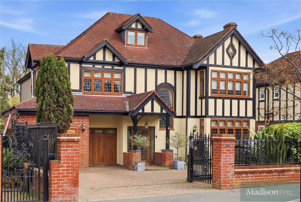 6 bed detached house for saleTomswood Road, Chigwell IG7