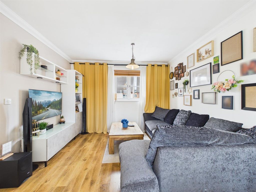 Additional image 4 of 2 bed flat for saleMiddlefield Road, Chippenham SN14