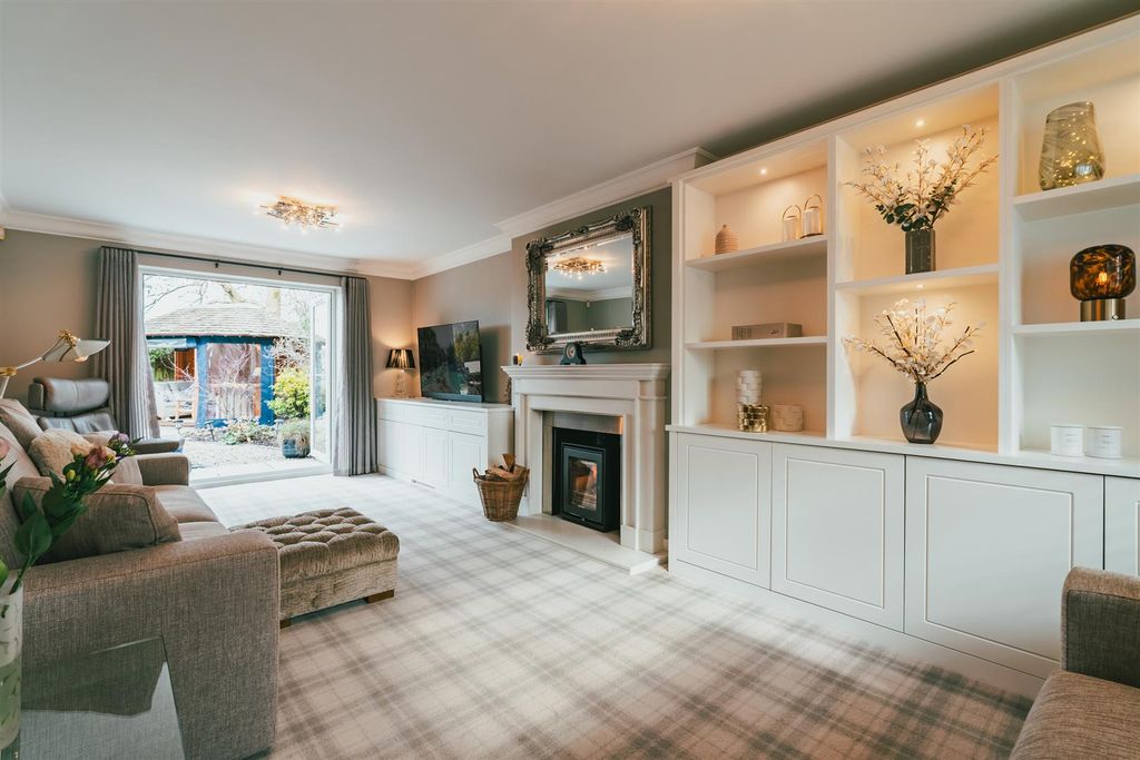 Additional image 3 of 5 bed property for saleOld Pheasant Court, Chesterfield S40