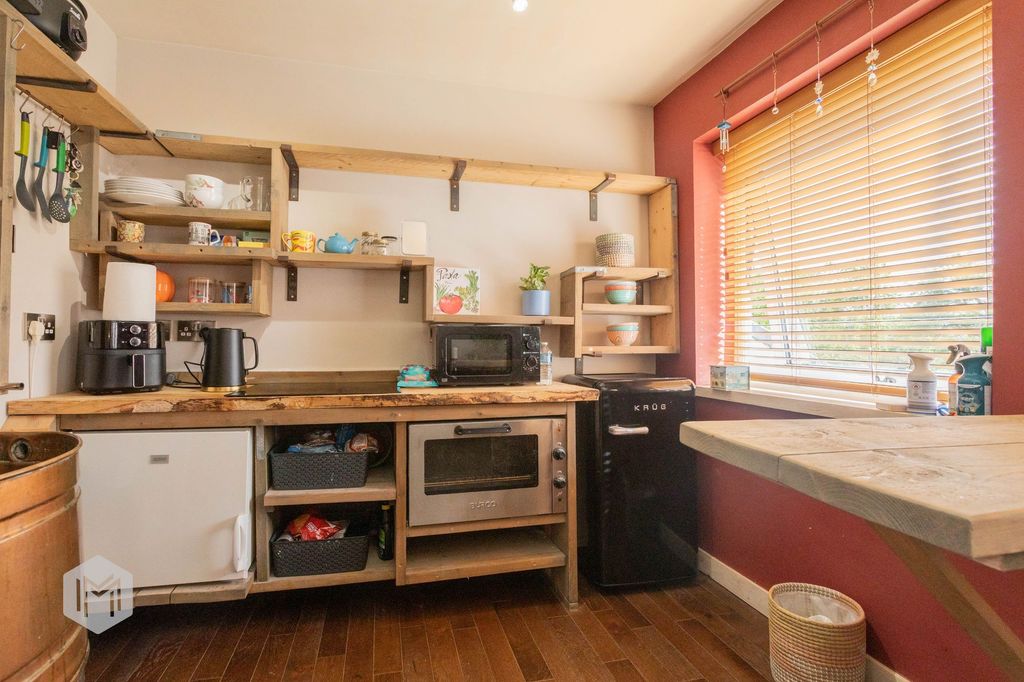 1 bed flat for salePole Lane, Bury BL9 photo 4