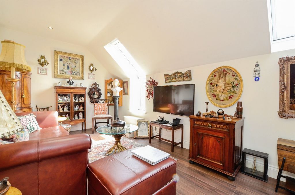 Additional image 7 of 3 bed penthouse for saleMarlborough Drive, Bushey WD23
