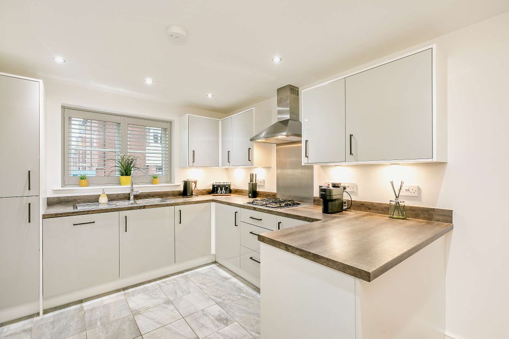 Additional image 3 of 4 bed detached house for saleLowe Lane, Castleford, West Yorkshire WF10