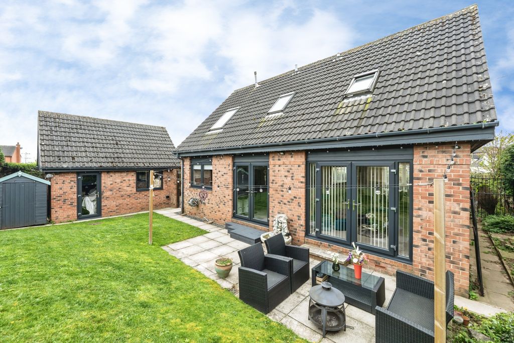 Additional image 2 of 4 bed detached house for saleHillcrest Mount, Townville, Castleford WF10