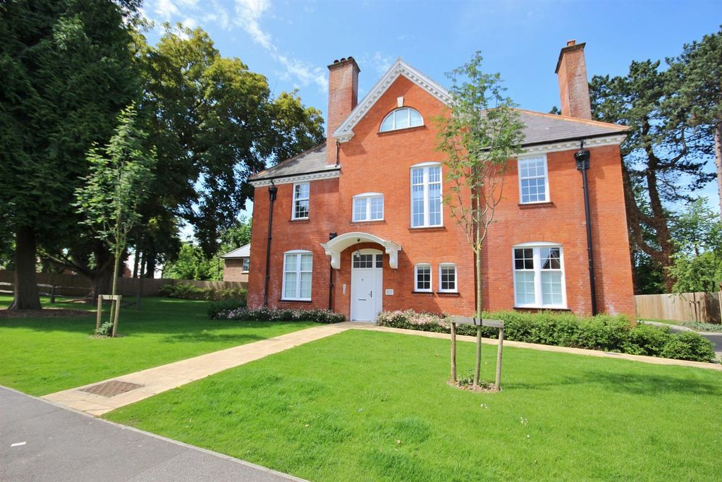 Additional image 8 of 2 bed flat for saleDamson Way, Carshalton Beeches SM5