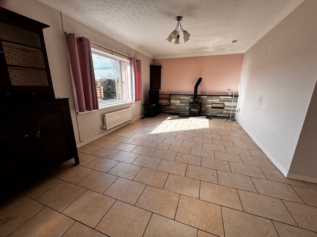3 bed farm for saleCapel Dewi SA32 photo 4