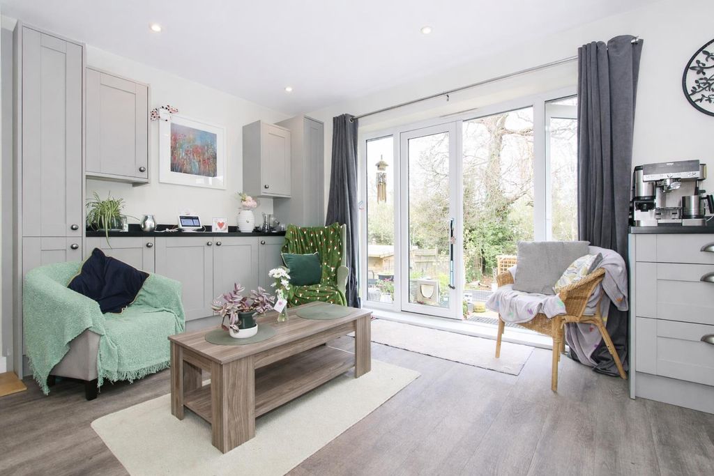 Additional image 10 of 5 bed semi-detached house for saleNorthwood Road, Carshalton SM5