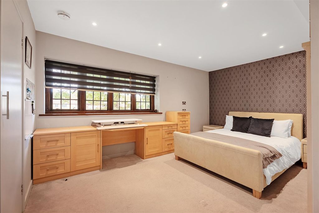 Additional image 19 of 5 bed detached house for saleOakwood Close, Chislehurst BR7