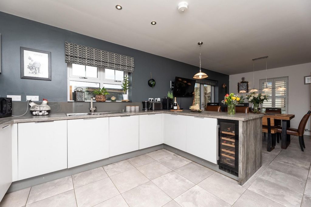 Additional image 3 of 4 bed detached house for salePlumpton Crescent, Castleford WF10