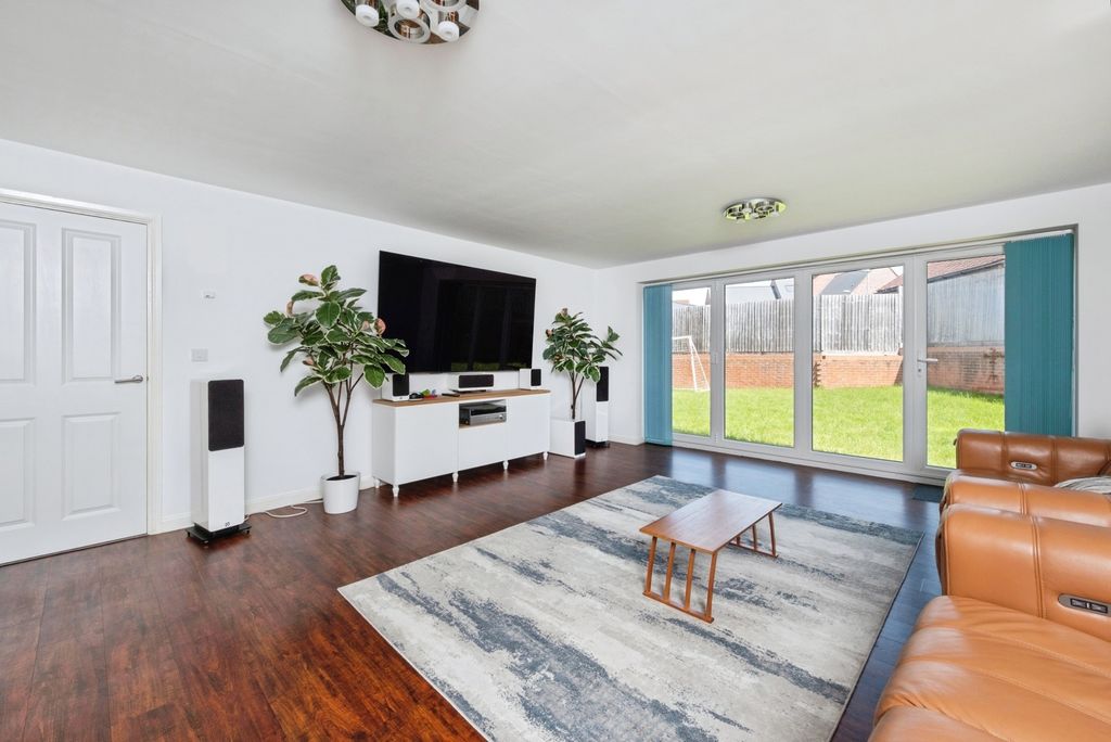 Additional image 2 of 5 bed detached house for saleTurnpin Close, Buckingham, Buckinghamshire MK18