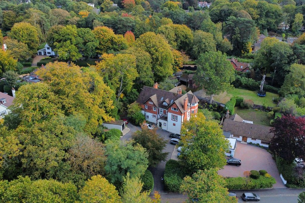 Additional image 10 of 2 bed flat for salePortesbery Road, Camberley GU15