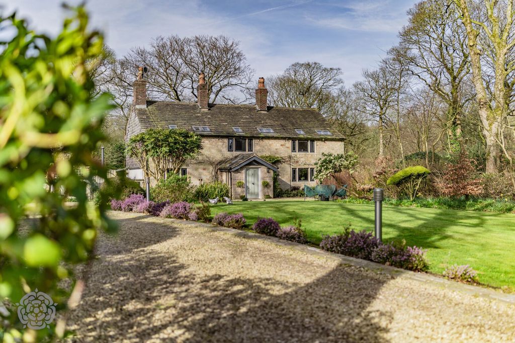 4 bed detached house for saleChesham Road, Bury BL9
