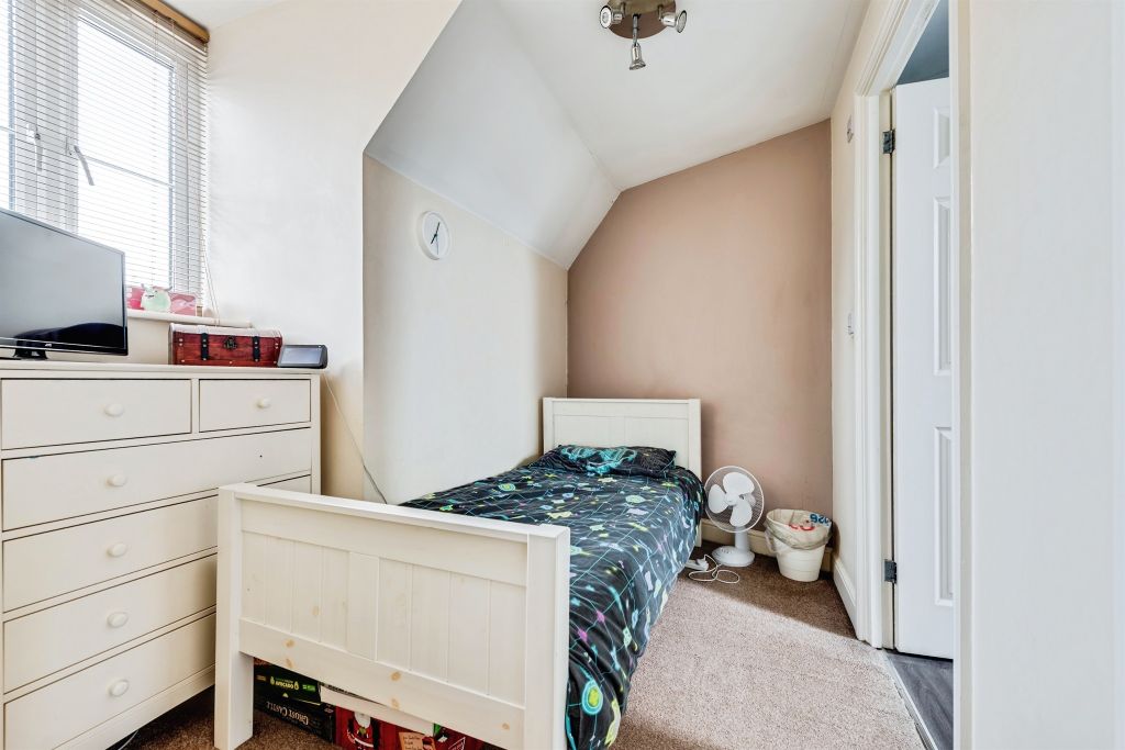 Additional image 11 of 5 bed terraced house for saleElmhurst Way, Carterton OX18